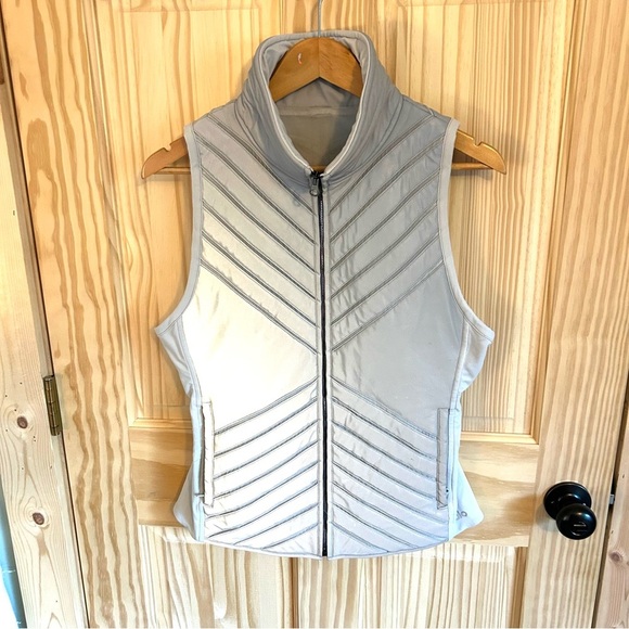 Alo Yoga Silver Reflective Puffer Vest. Probable Small. - Picture 4 of 16